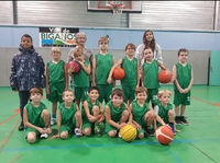 U9 garçons avec Marie-Hélène et Eléa